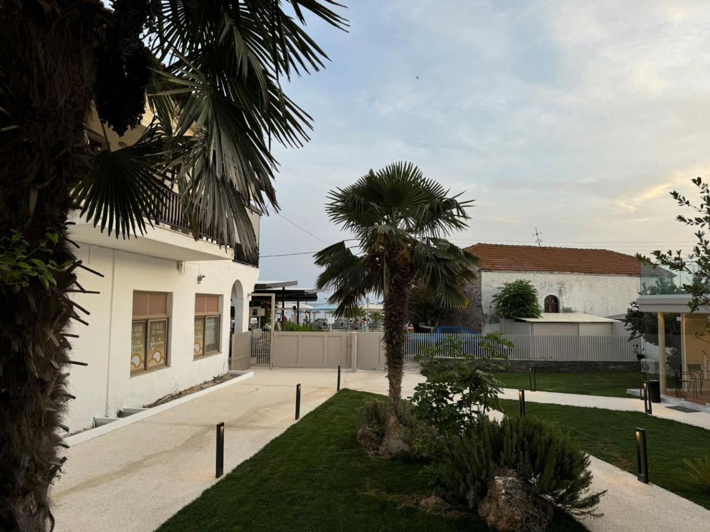 Studio Nikiti Beach Zewnętrze zdjęcie